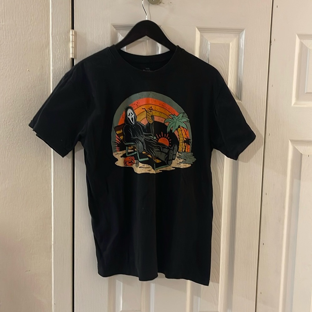 Ghostface chilling on the island t shirt size medium in black